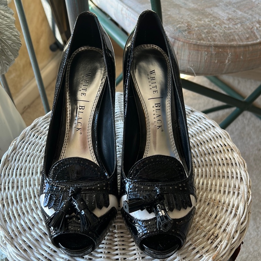 White House Black Market women’s Wing-tip heels black and white 7.5 Medium width